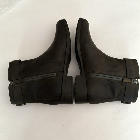 Cole Haan Hastings waterproof side zipper lug sole leather ankle boots - Picture 11 of 12